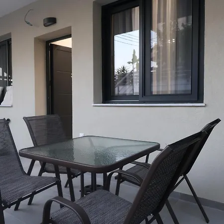 Ellies Modern Haven Kallithea Pool Retreat شقة *